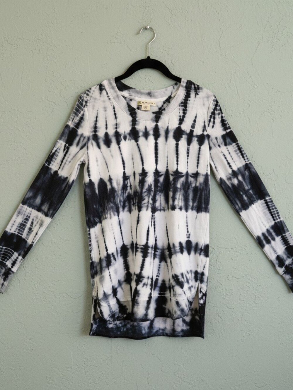 Akini XS Blue White Tie Dye Oversized Top Soft Lightweight Long Sleeve Tee